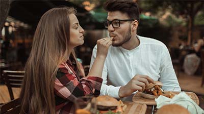 دختر زیادی مهربان