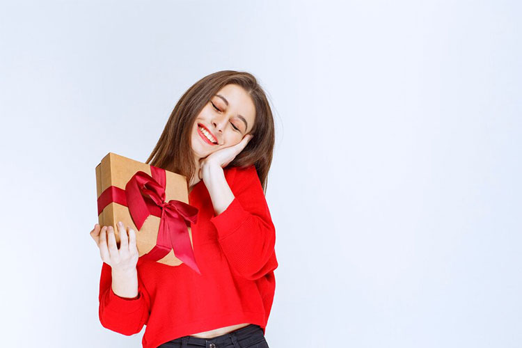 ایده های کادویی عاشقانه و احساسی برای دختر